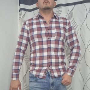 Hollister men's plaid long sleeve button down shirt